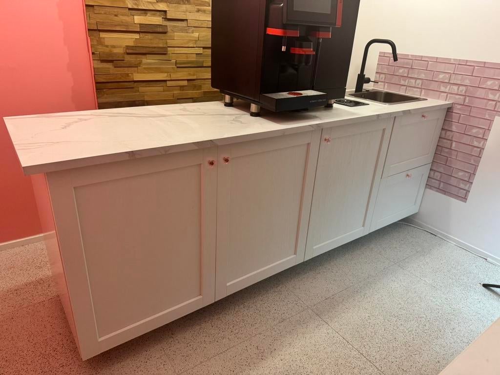 Keuken met glazenwasser en afwasbak, Huis en Inrichting, Ophalen, Zo goed als nieuw