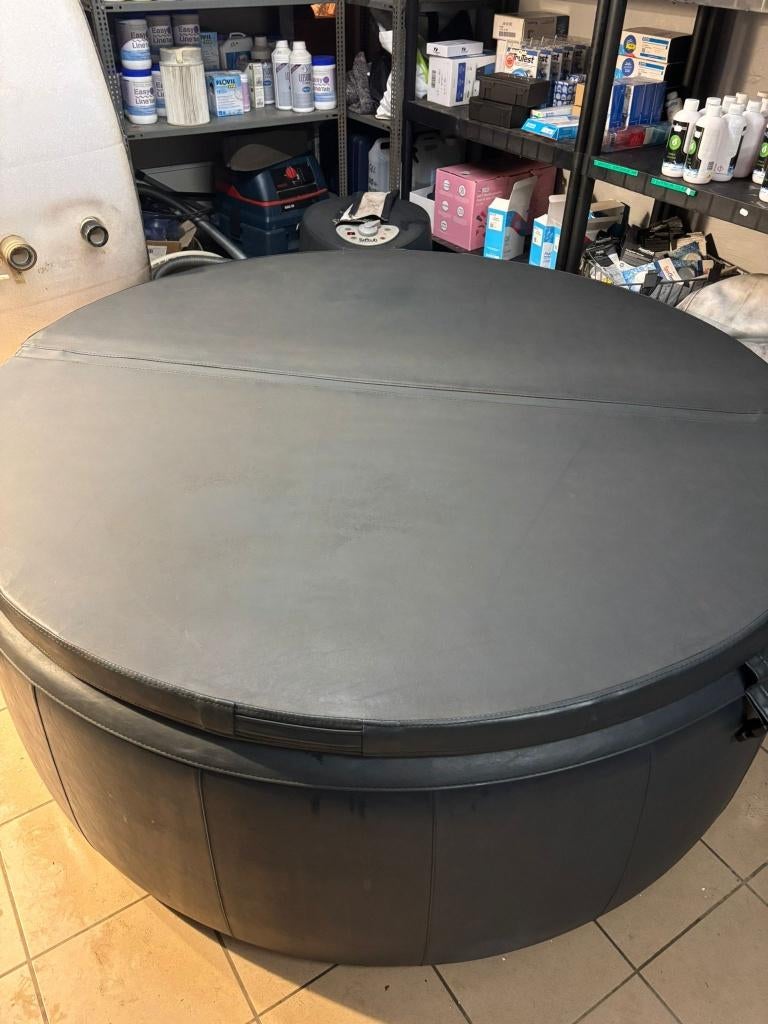 Softub-legende, Tuin en Terras, Ophalen, Zo goed als nieuw, Filter, Vast