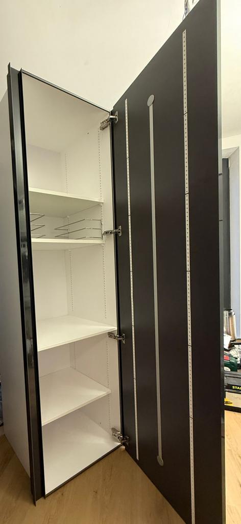 Siematic kolom kast, Huis en Inrichting, Kasten | Vitrinekasten, Gebruikt, 150 tot 200 cm, Overige materialen, Ophalen