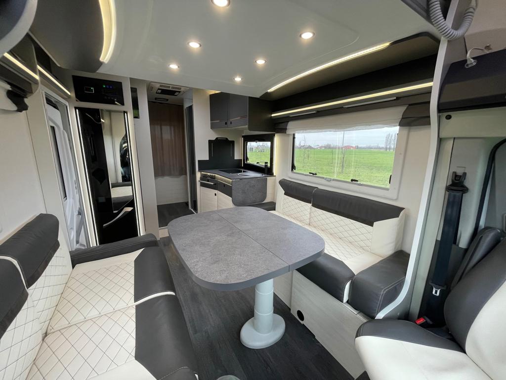 Luxe Gezins-Camper Challenger 380 - Airco - rijbewijs B, Caravans en Kamperen, Mobilhomes, Automaat, Standaard zit, Ringverwarming