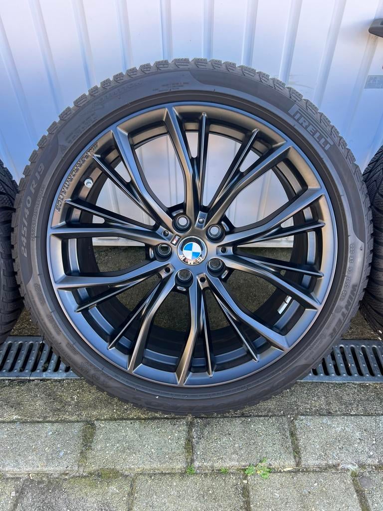 Orginele BMW 5 Serie & 8 Serie Velgen 19inch M+S Banden 8MM, Auto-onderdelen, Banden en Velgen, 245 mm, Winterbanden, Band(en)