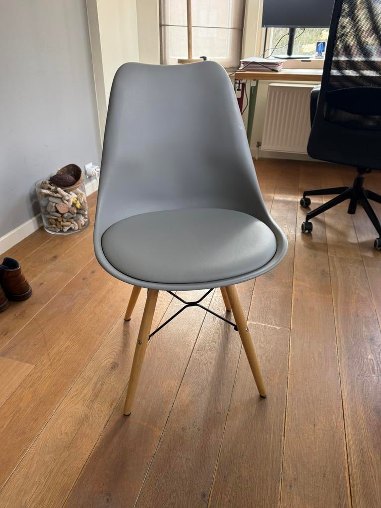 Lot de 4 chaises de salle a manger scandinaves, Enlèvement, Comme neuf