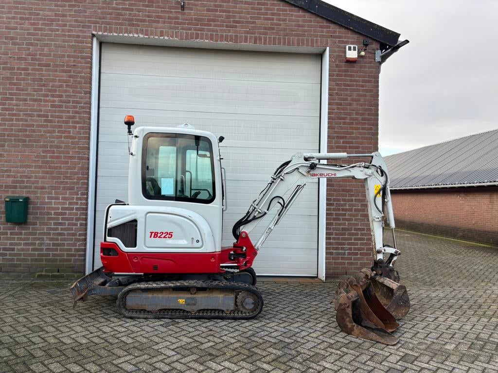 Takeuchi TB225 minigraver graafmachine Top staat!, Zakelijke goederen, Machines en Bouw | Transport, Ophalen