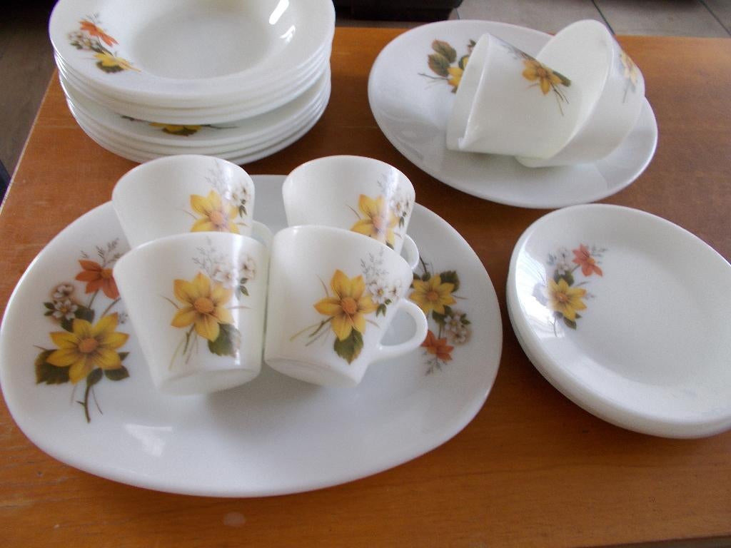 JAJ Pyrex made in England serviesje Retro, Ophalen