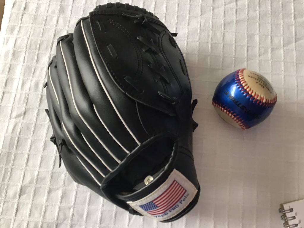 Honkbal handschoen en softbal nieuw, Ophalen of Verzenden, Zo goed als nieuw