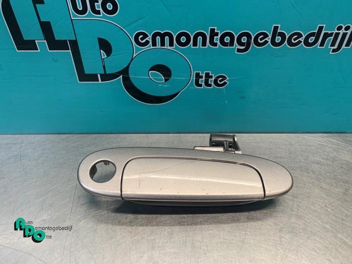 Poignée portière 2portes droite d'un Toyota Yaris (Yaris 1, Autos : Pièces & Accessoires, -, 3 mois de garantie, Toyota, Utilisé