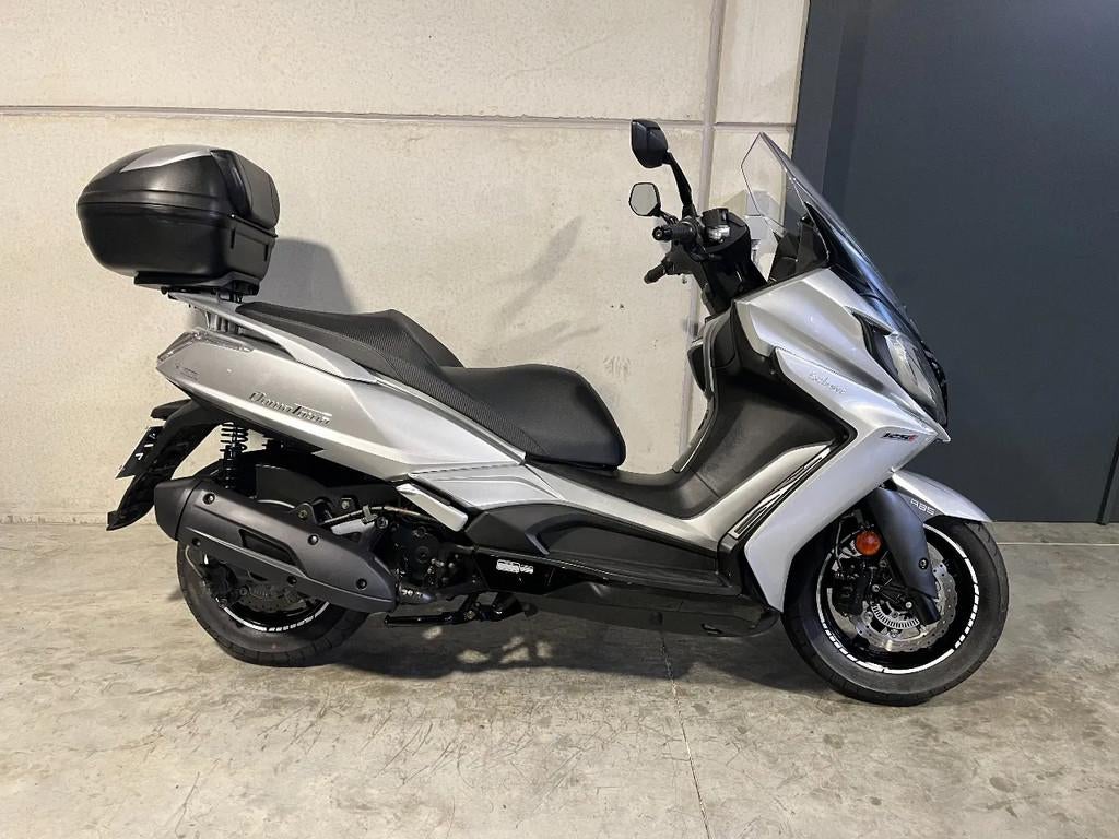 Kymco Downtown 125 Exclusive met topcase (bj 2020), Motoren, Scooter, Kymco, Bedrijf, 125 cc
