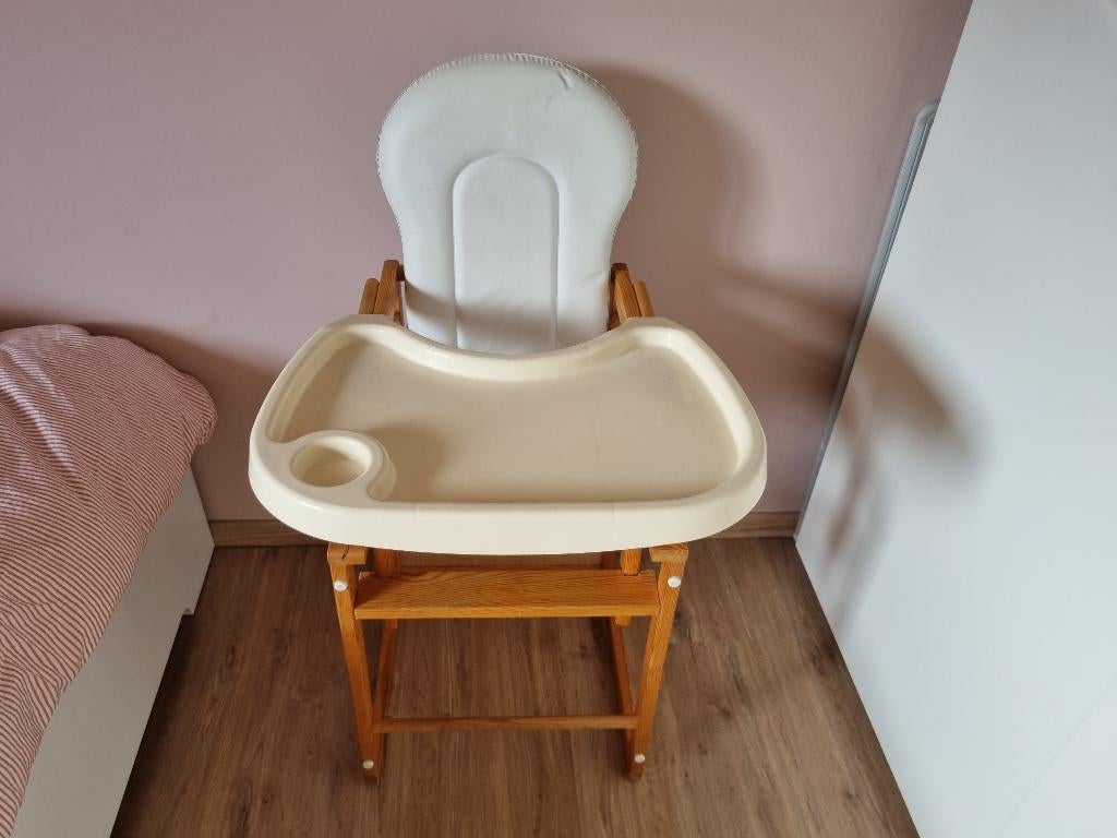 Combi babystoel (stoel en 2 tafels)Deva International 4 in 1, Kinderen en Baby's, Kinderstoelen, Gebruikt, Overige typen, Afneembaar eetblad