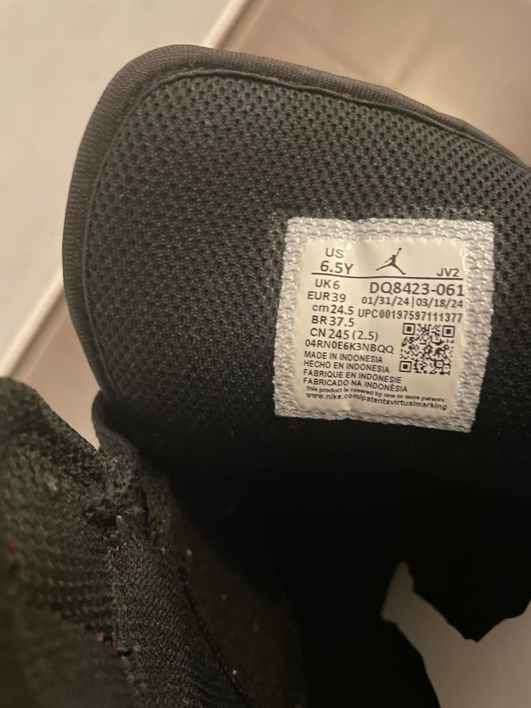 Nike air jordan 1 mid, Vêtements | Hommes, Chaussures, Comme neuf, Baskets, Noir, Envoi