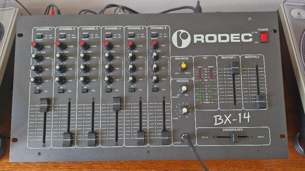 Table de mixage RODEC BX 14, Musique & Instruments, Envoi, Comme neuf, 5 à 10 canaux, Entrée micro
