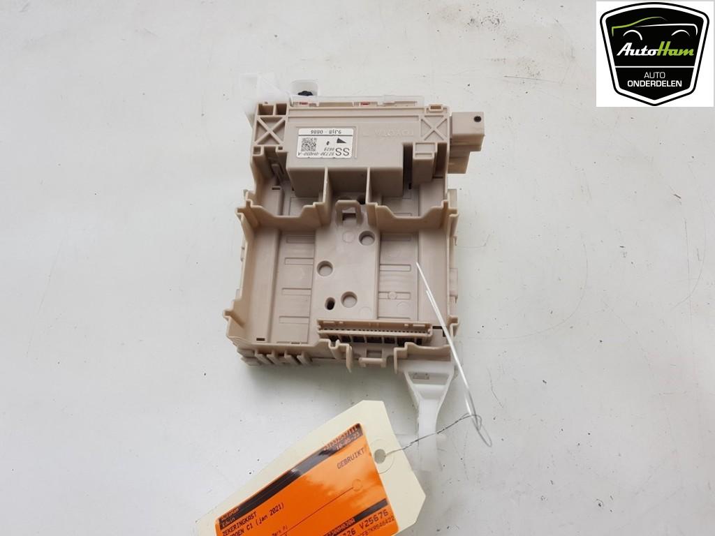 BOITIER FUSIBLES Citroën C1 (|827300H030A|827300H030|), Autos : Pièces & Accessoires, Électronique & Câbles, Citroën, Utilisé