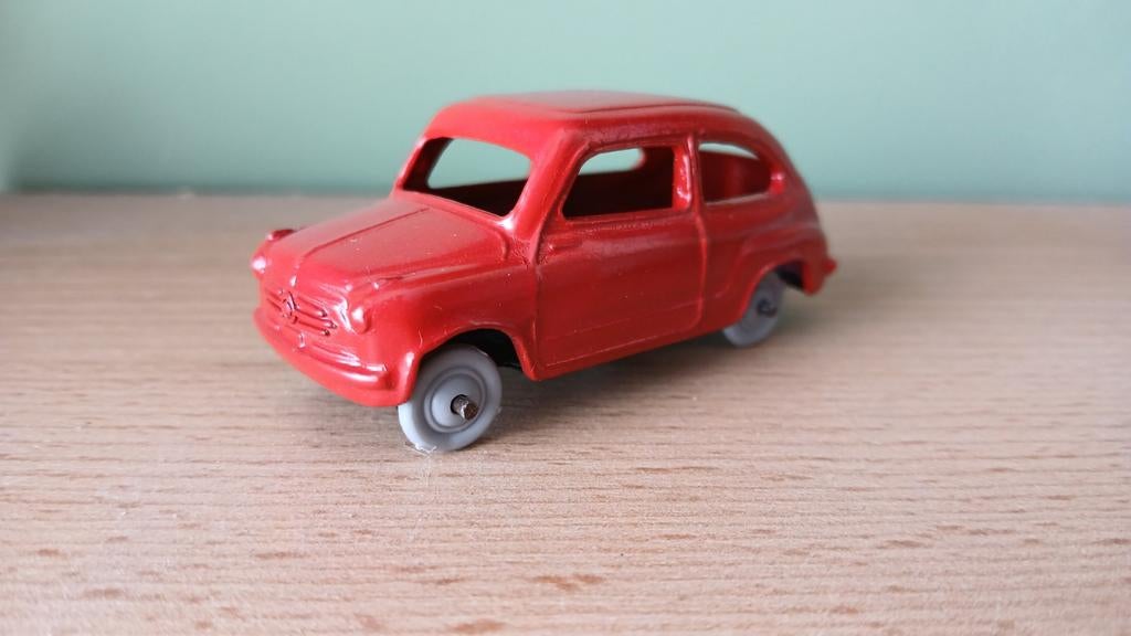Dinky toys fiat 600, Hobby en Vrije tijd, Modelauto's | 1:43, Ophalen of Verzenden, Dinky Toys