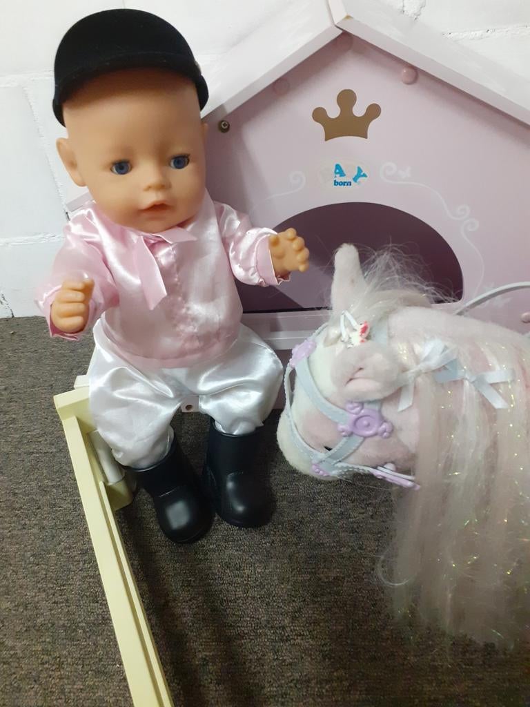 Baby born als ruiter met paard, stal,auto en trailer, Ophalen, Gebruikt, Babypop