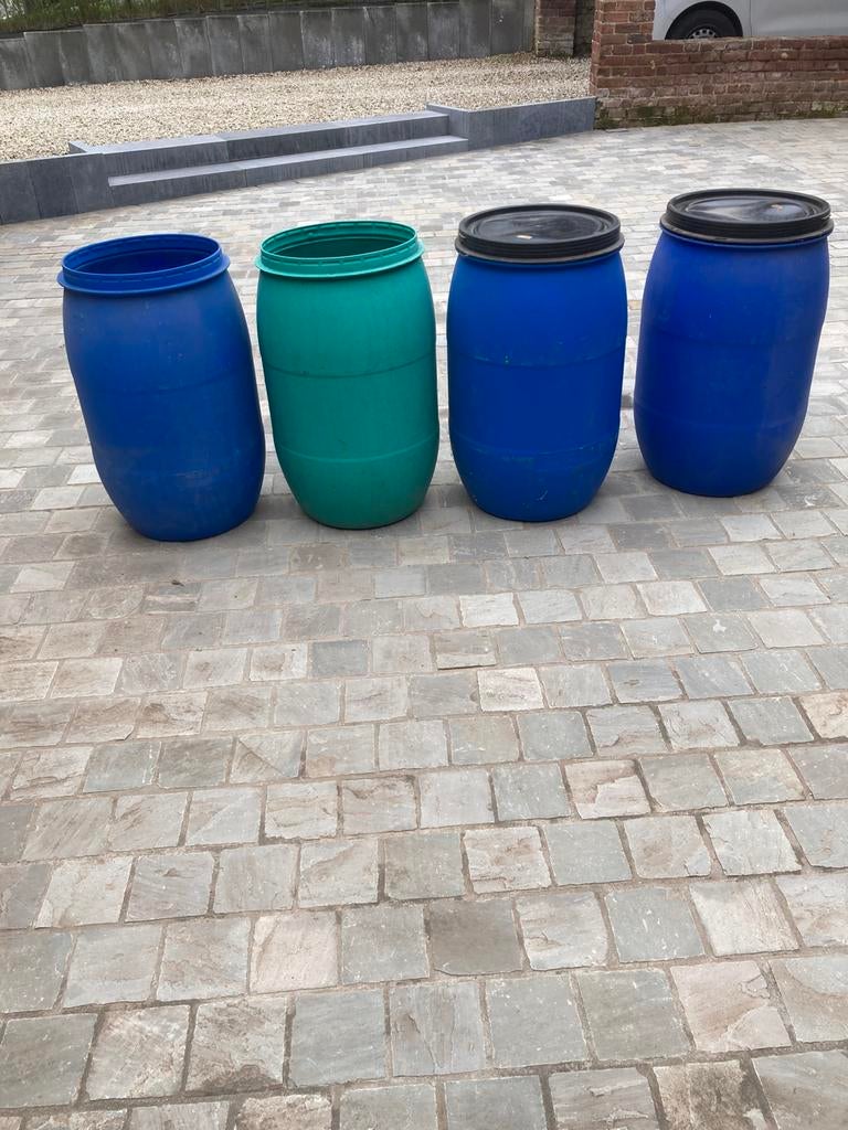 Regentonnen 4 stuks, Tuin en Terras, Regentonnen, 75 tot 150 liter, Ophalen, Gebruikt, Kunststof