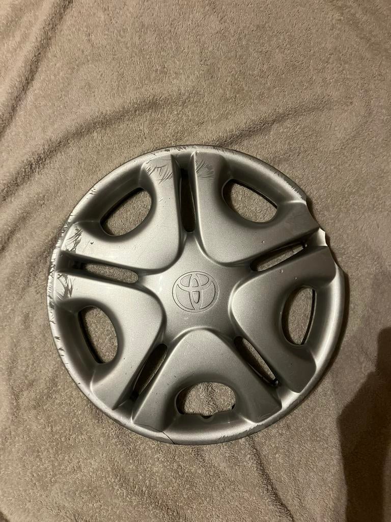 Enjoliveur Toyota, Enlèvement, Utilisé