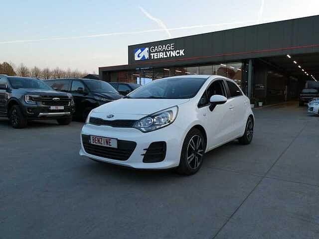 Kia Rio 1.2 i benzine 85pk 5d Business '15 104000km (97750), Auto's, Kia, Euro 6, Wit, 115 g/km, Bedrijf