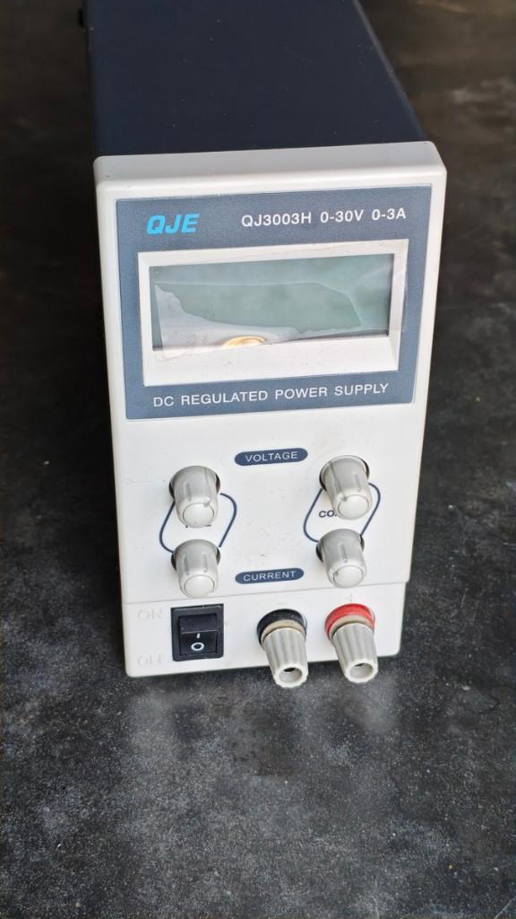 Labovoeding QJE met kabels en klemmen Hirschman, Ophalen of Verzenden, Zo goed als nieuw