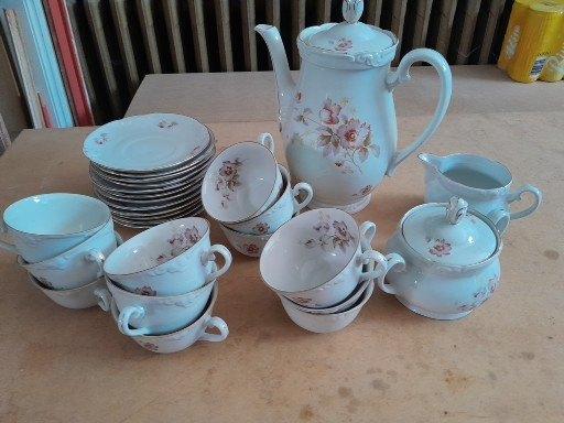 Service à café complet en porcelaine(12 tasses), Enlèvement