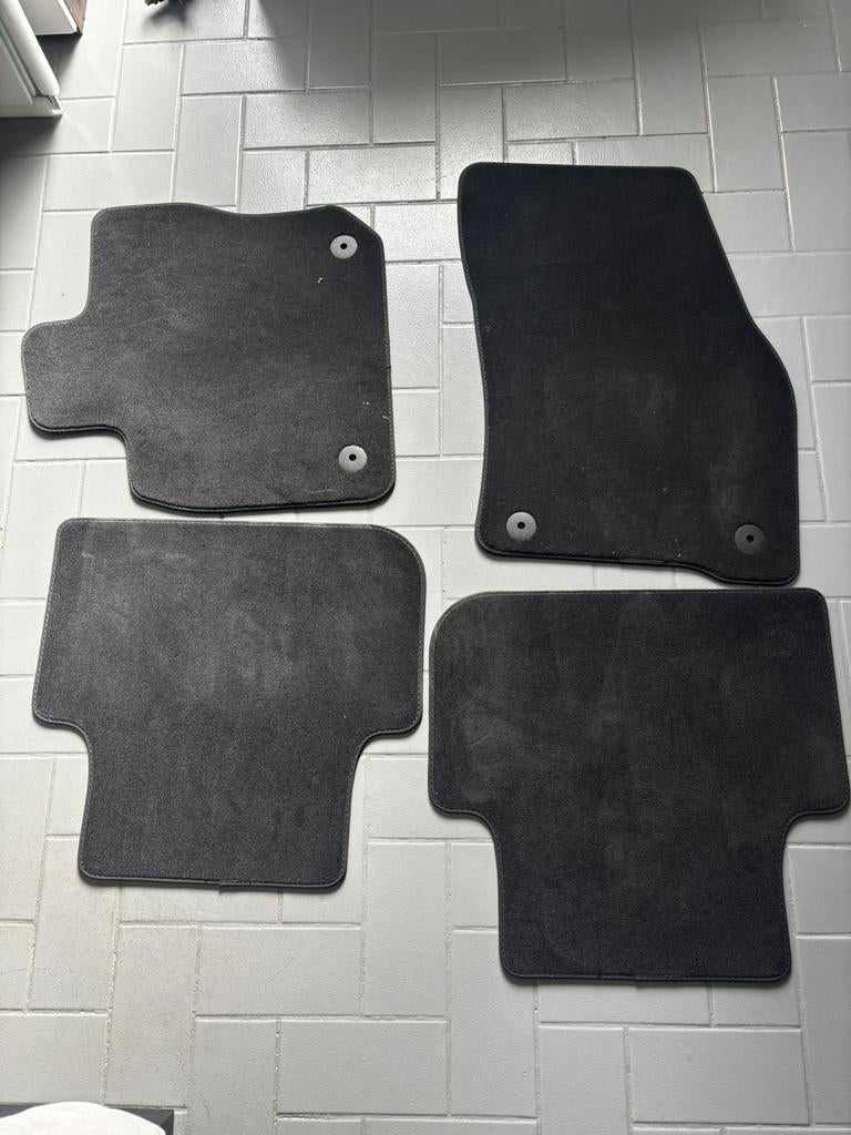 Tapis de voiture Vw Tiguan 2024, Enlèvement, Comme neuf