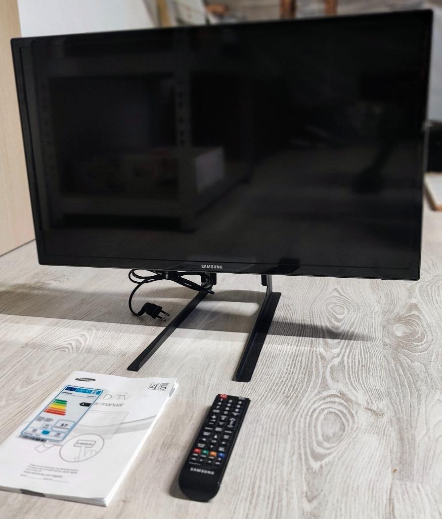 TV LED Samsung 28 pouces - UE28F4000AW, LED, 60 à 80 cm, HD Ready (720p), Utilisé