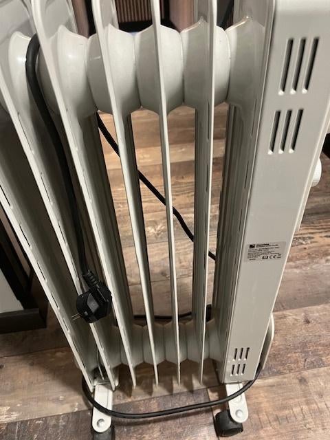 Compacte olieradiator, Bricolage & Construction, Chauffage & Radiateurs, 800 watts ou plus, Comme neuf, Enlèvement, Radiateur