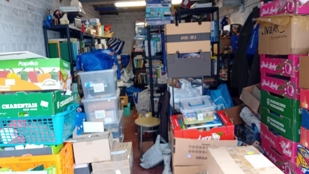 Heel garage vol spullen boeken puzzels rekken...., Ophalen, Zo goed als nieuw