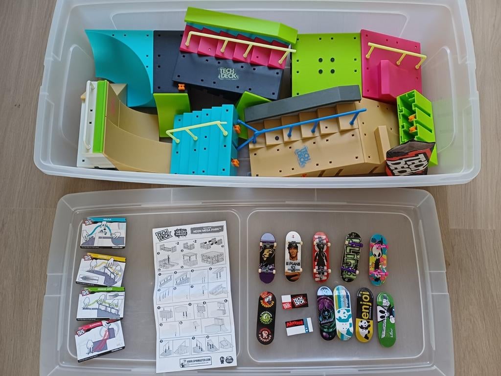 Tech Deck Neon Mega Park + mini skateboards, Ophalen, Zo goed als nieuw