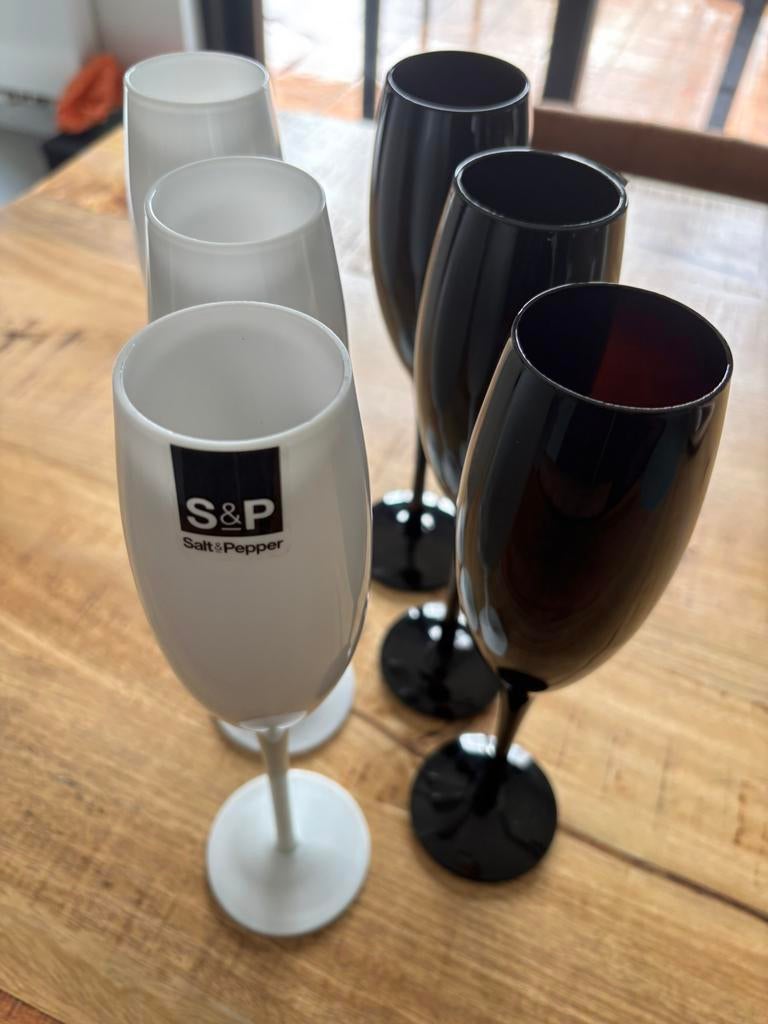 6 Salt & Pepper champagneglazen wit en zwart, Ophalen, Zo goed als nieuw