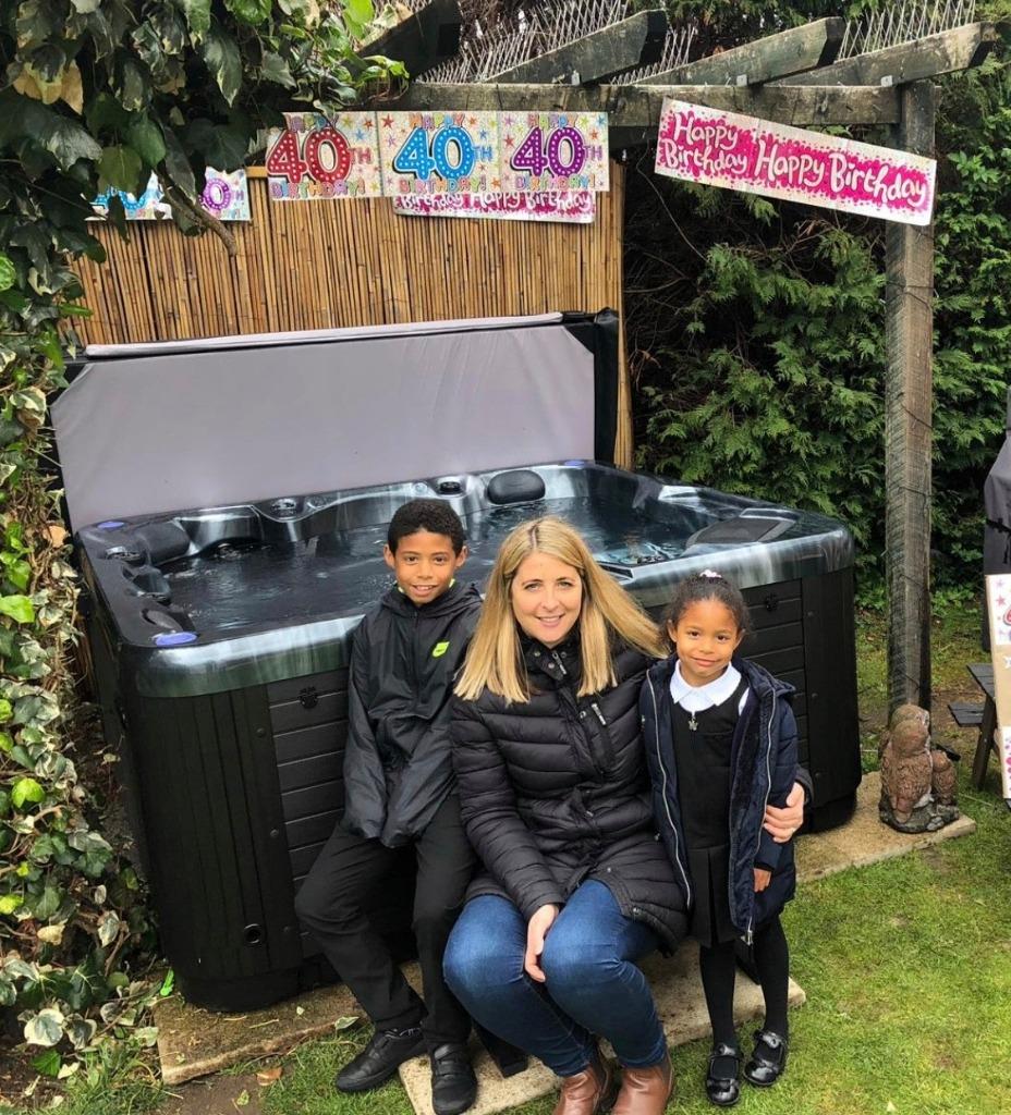 Nieuw💦jacuzzi 5 plaatsen  met led,cover💦nog 2 op stock, Ophalen of Verzenden, Nieuw