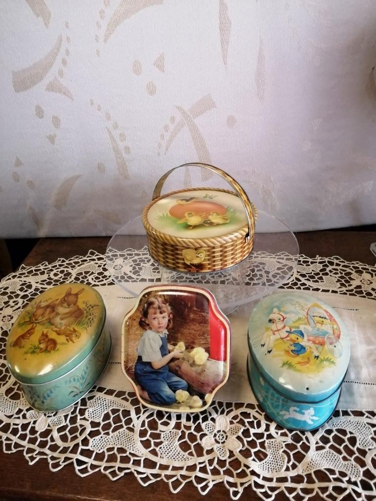 4 oude blikken doosjes thema Pasen, Ophalen of Verzenden