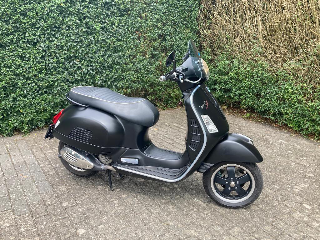 Vespa GTS125 *B Rijbewijs* + Garantie + GRATIS onderhoud!
