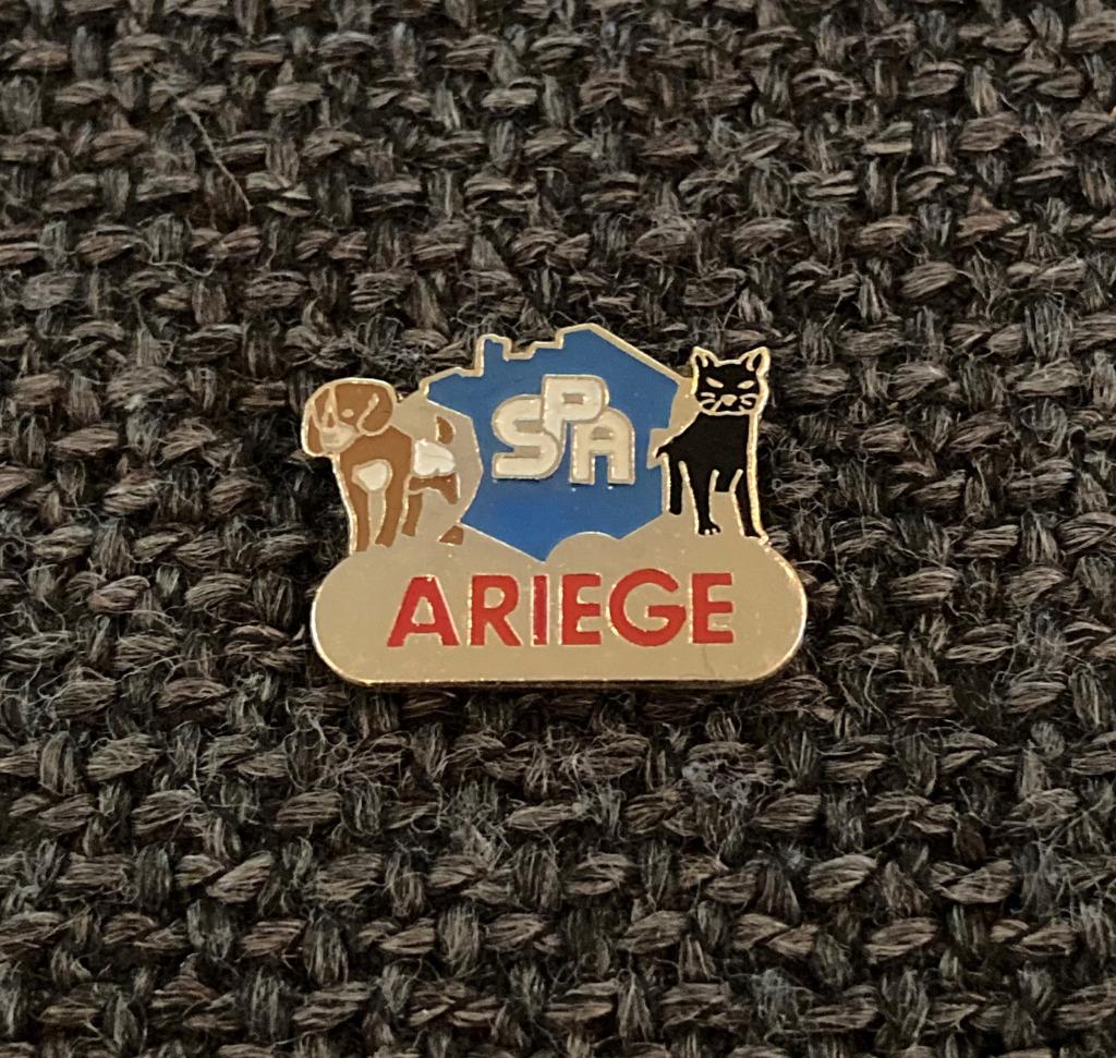 PIN - SPA - ARIEGE - CHAT - CHIEN - HOND - KAT, Collections, Broches, Pins & Badges, Envoi, Utilisé, Autres sujets/thèmes, Insigne ou Pin's