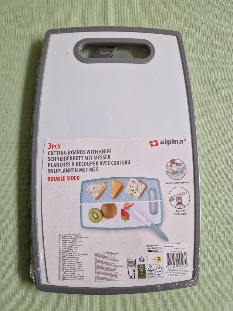 2 assiettes à fromage accompagnées d'un couteau à fromage, Maison & Meubles, Cuisine | Ustensiles de cuisine, Neuf, Enlèvement