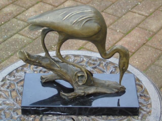 Bronzen reiger op boomstam gesigneerd, MILO, Ophalen of Verzenden, Brons