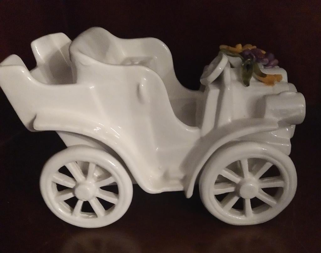 Figurine de voiture vintage en céramique (faïence) Bassano, Antiquités & Art, Enlèvement ou Envoi