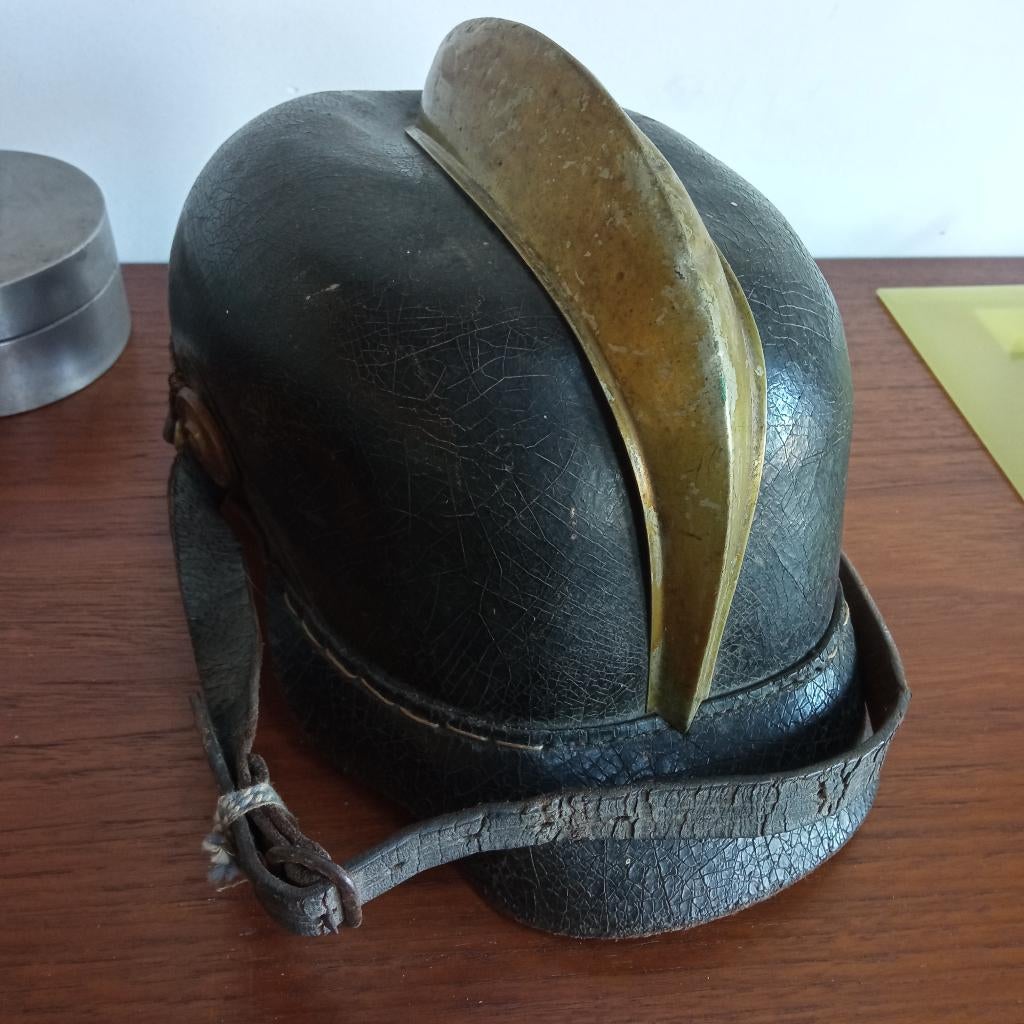 vieux casque de pompier, Collections, Enlèvement ou Envoi, Autres, Casque ou Béret