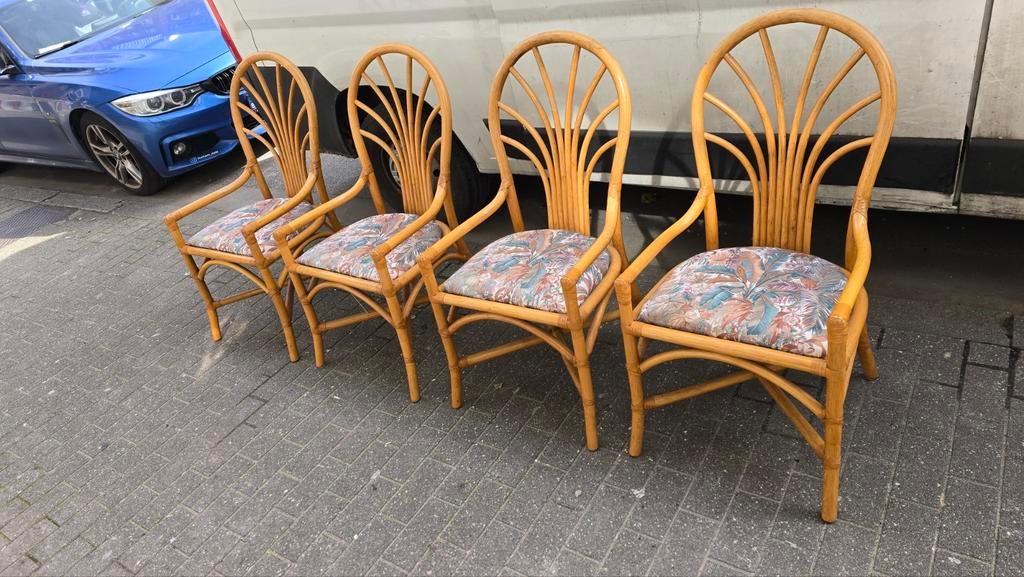 zes stoelen van bamboe en rotan in perfecte staat, zeer stab