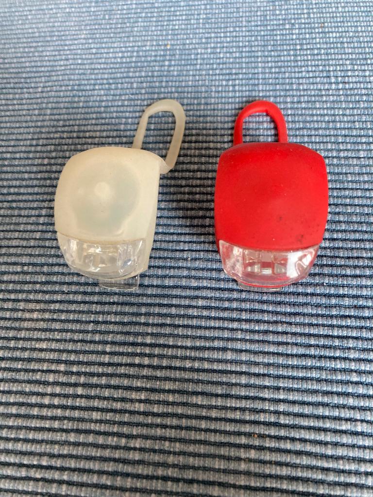 Fietsverlichting, Fietsen en Brommers, Fietsaccessoires | Fietsverlichting, Ophalen, Waterbestendig, Zo goed als nieuw, Batterij