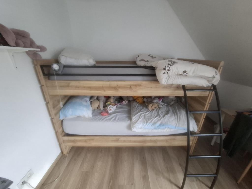 Mooi stapelbed met matrassen en laddertje, in goede staat, Huis en Inrichting, Ophalen, Stapelbed