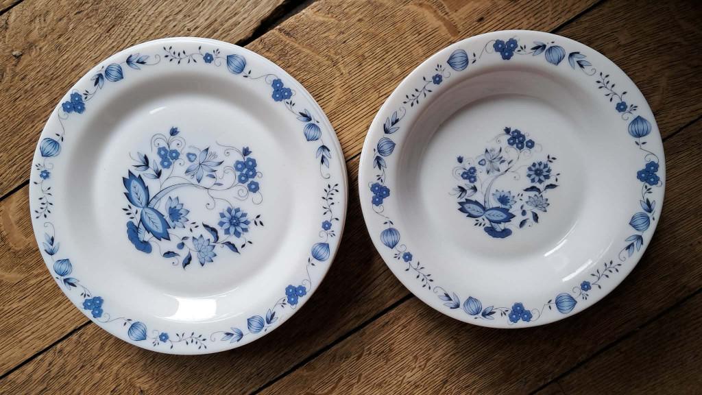 Lot de 20 assiettes Arcopal France vintage bleu et blanc, Huis en Inrichting, Keuken | Servies, Gebruikt, Bord(en), Overige stijlen