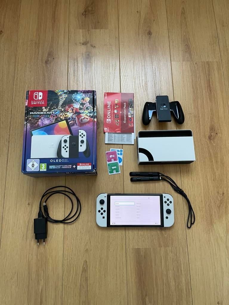 Nintendo Switch OLED Mario kart 8 deluxe edition, Games en Spelcomputers, Ophalen of Verzenden, Zo goed als nieuw, Switch OLED