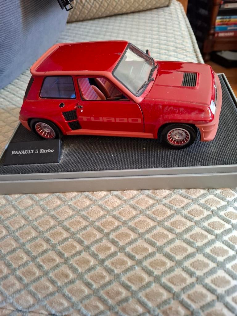 Renault 5 turbo sur socle année 1990 rare, Hobby & Loisirs créatifs, Enlèvement, Voiture