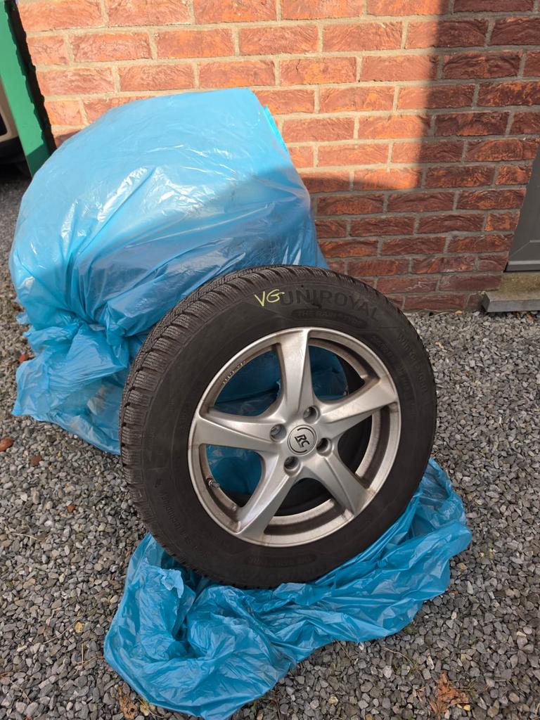 4 jantes Alu + pneus hiver 16’’  Dacia Sandero, Autos : Pièces & Accessoires, Pneus & Jantes, Neuf, Pneus hiver, 16 pouces, Véhicule de tourisme