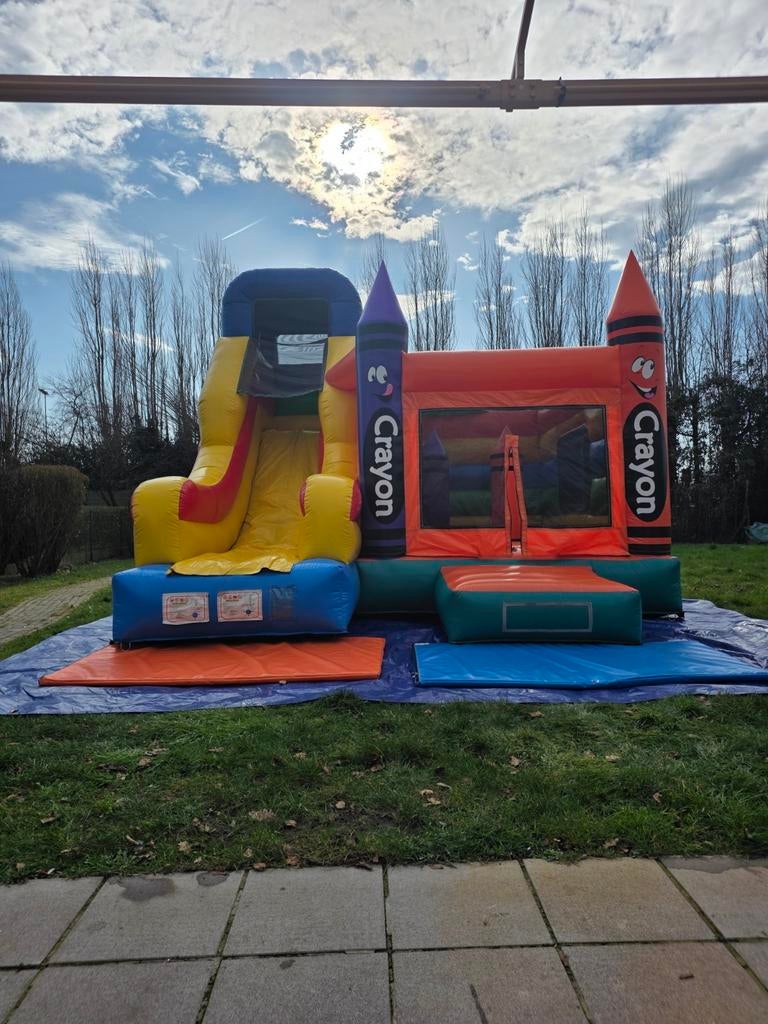 Château gonflable avec toboggan a louer, Hobby & Loisirs créatifs, Articles de fête | Location