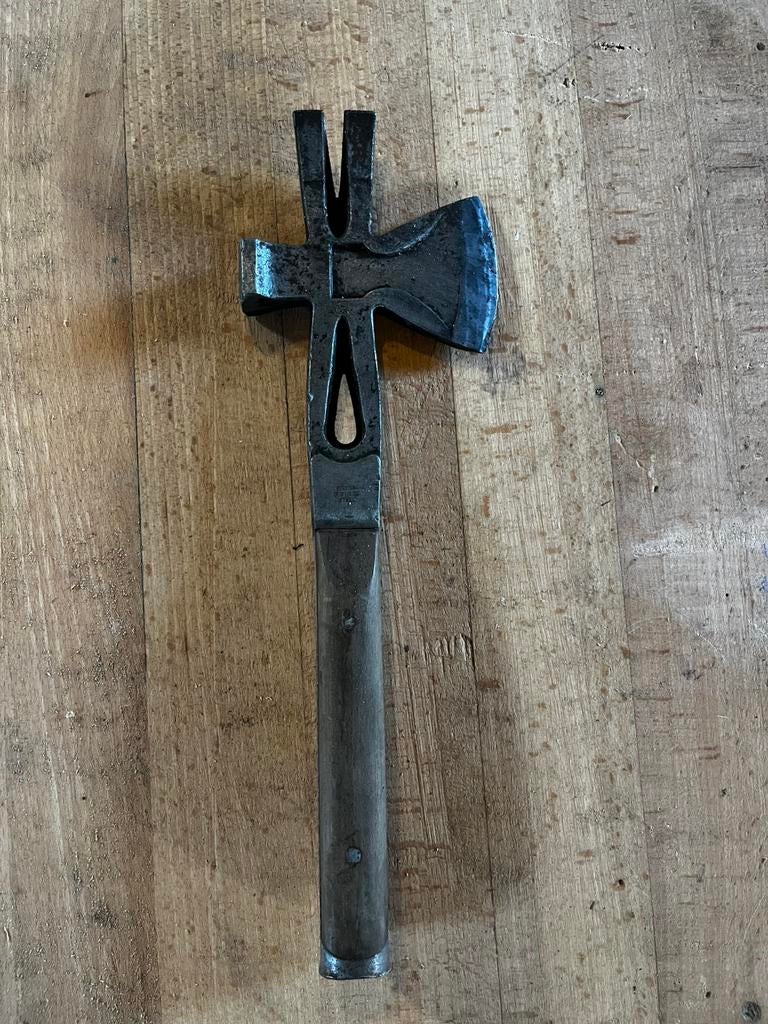 Hache avec tête de marteau et pied de biche, Antiquités & Art, Enlèvement ou Envoi