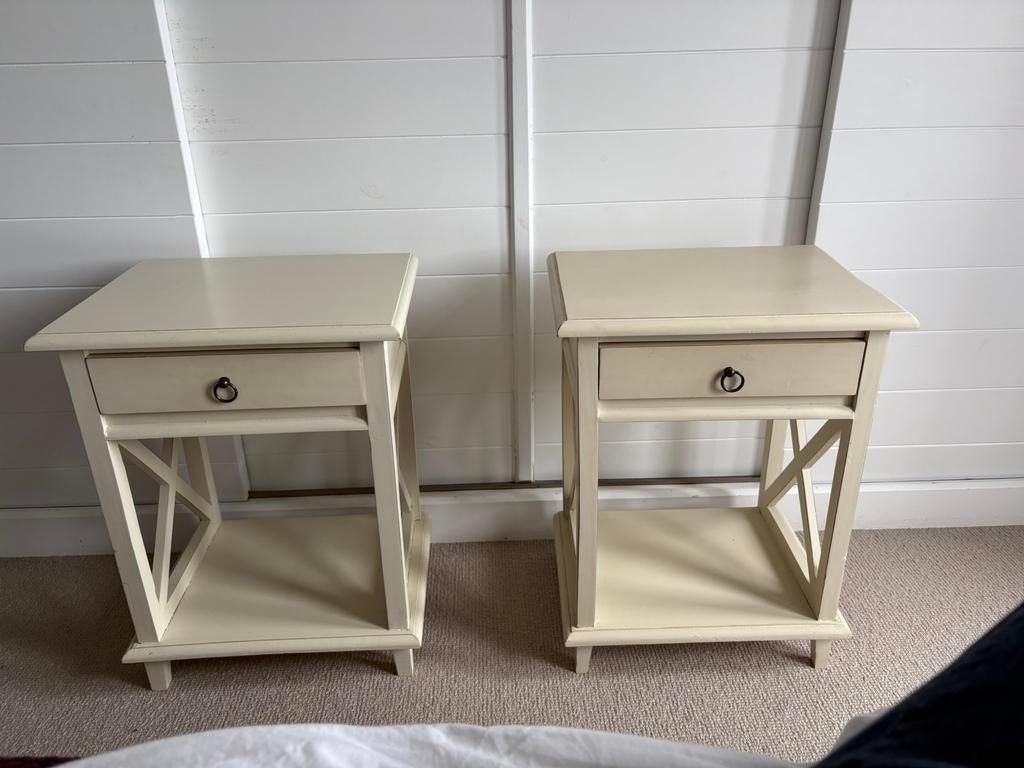Tables de nuit en bois peint, Enlèvement, Utilisé, Bois