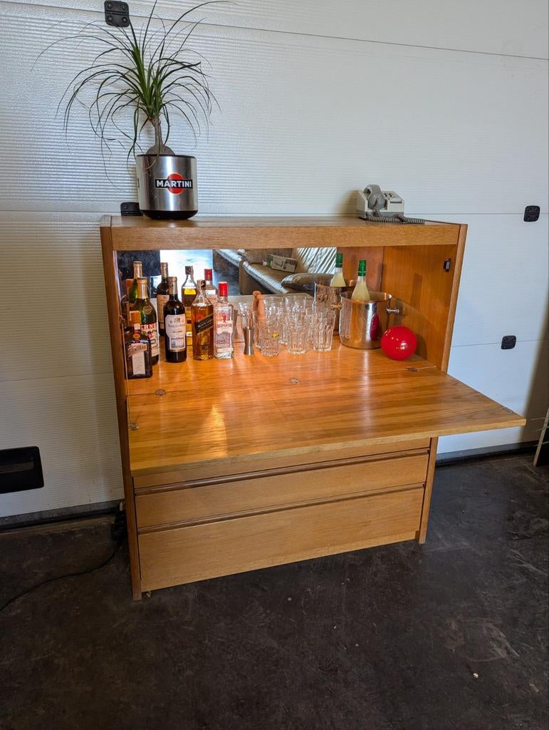 Mid Century Skandinavische barkast spiegel en verlichtin, Ophalen