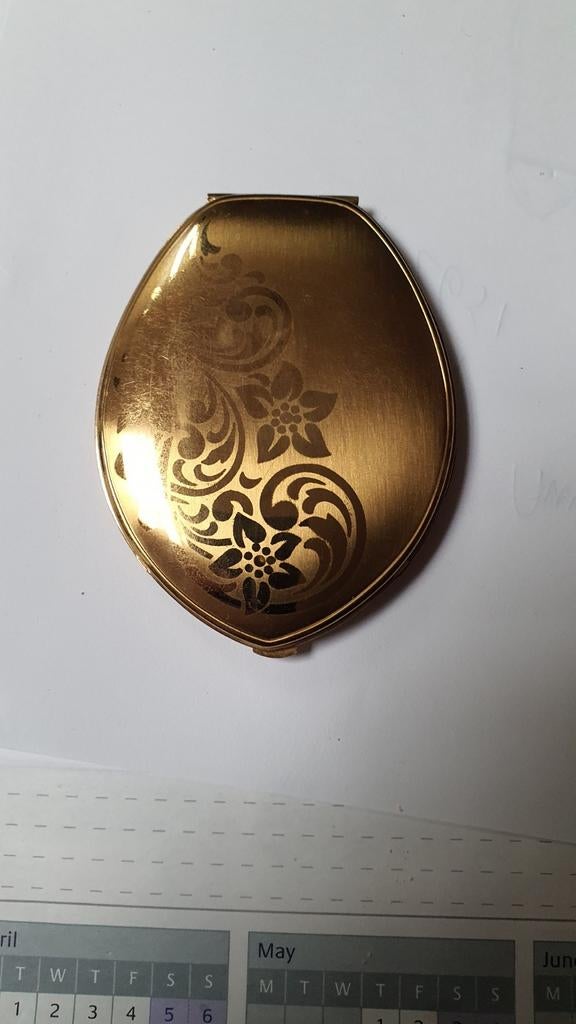 Poederdoos made in canada, Ophalen