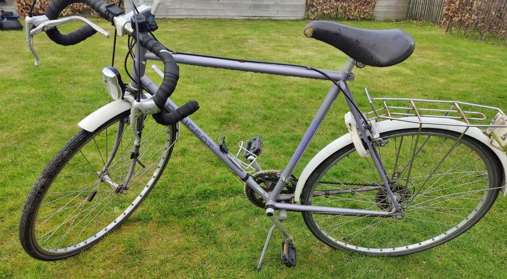 Jaren 80 Koersfiets Peugeot ! Nieuwe verlichting. Koopje !, Fietsen en Brommers, Ophalen
