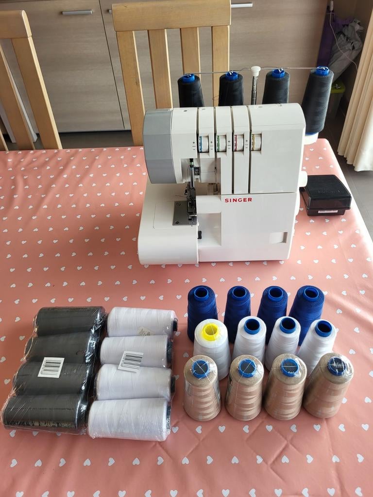 Singer model 14SH754 overlock, Hobby en Vrije tijd, Naaimachines en Toebehoren, Ophalen, Singer